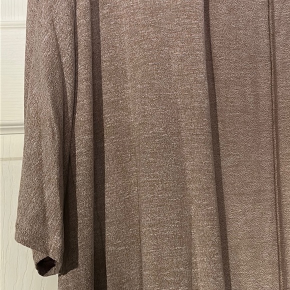 Kimono Size L NWT LulaRoe BATCH SIZING. WILL FIT UP TO A 3XL Lindsay L-3XL - Picture 4 of 8